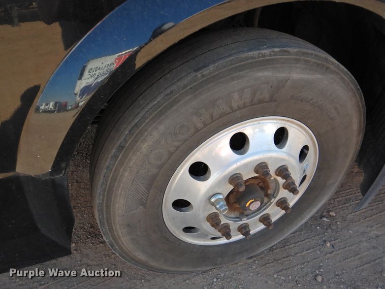 image for item DG1427 2013 Volvo VN  semi truck