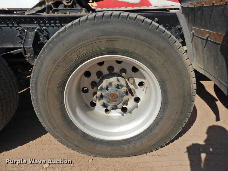 image for item DG1427 2013 Volvo VN  semi truck