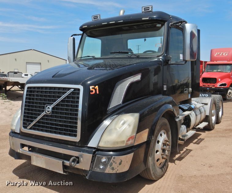 image for item DG1429 2013 Volvo VNL  semi truck