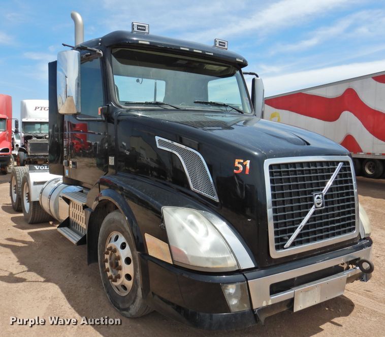 image for item DG1429 2013 Volvo VNL  semi truck