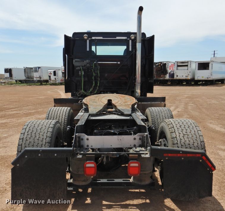 image for item DG1429 2013 Volvo VNL  semi truck