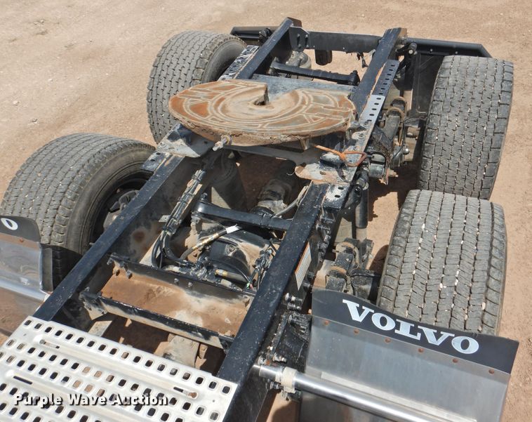 image for item DG1429 2013 Volvo VNL  semi truck