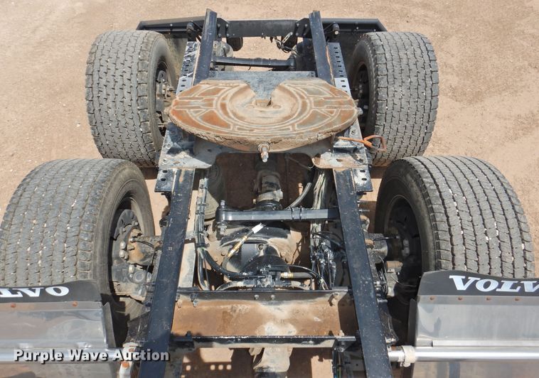 image for item DG1429 2013 Volvo VNL  semi truck