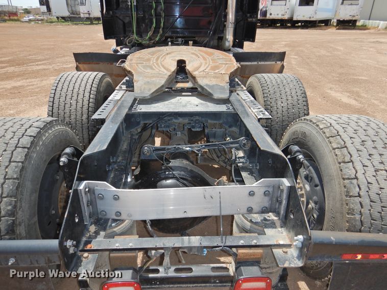 image for item DG1429 2013 Volvo VNL  semi truck