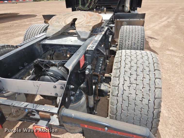 image for item DG1429 2013 Volvo VNL  semi truck