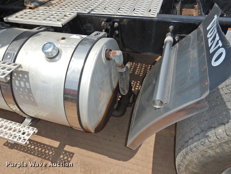 image for item DG1429 2013 Volvo VNL  semi truck