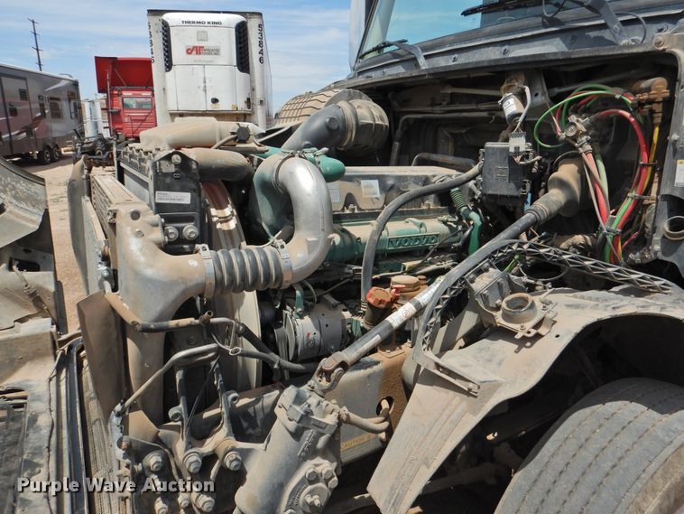 image for item DG1429 2013 Volvo VNL  semi truck