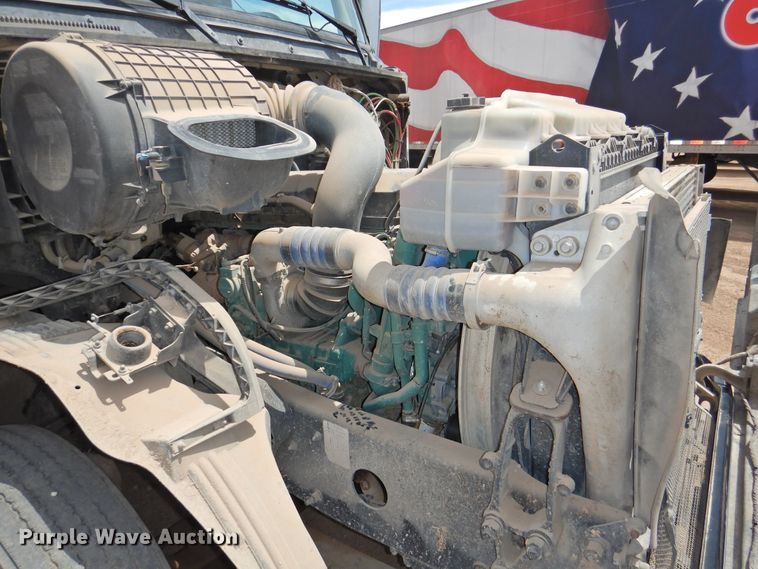 image for item DG1429 2013 Volvo VNL  semi truck