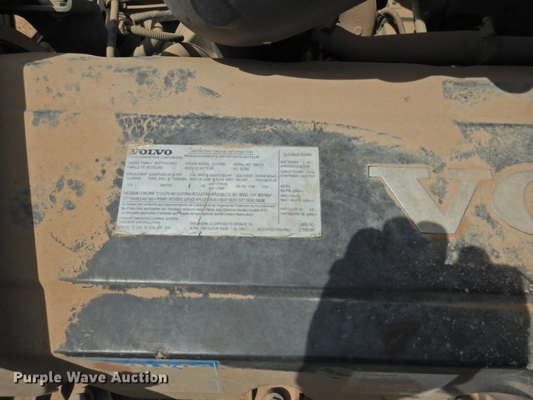 image for item DG1429 2013 Volvo VNL  semi truck