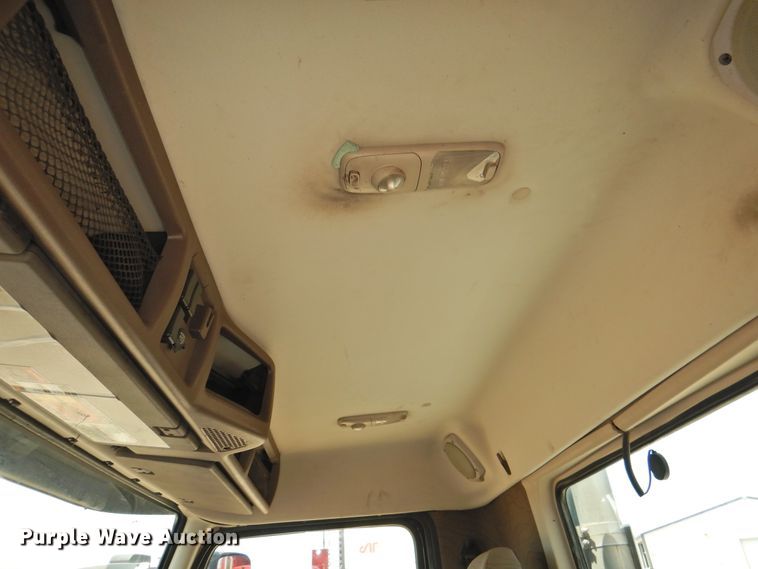 image for item DG1429 2013 Volvo VNL  semi truck