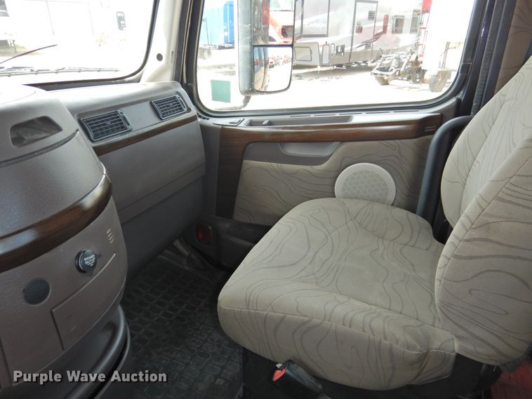 image for item DG1429 2013 Volvo VNL  semi truck