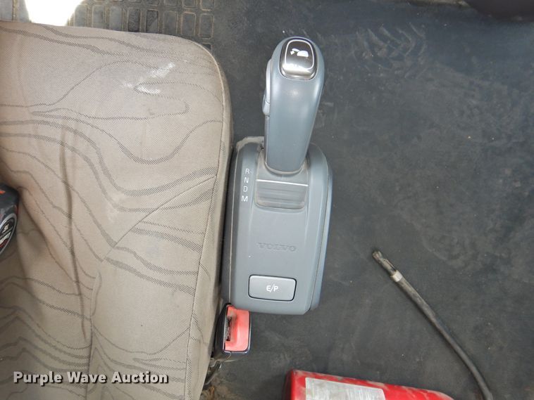 image for item DG1429 2013 Volvo VNL  semi truck