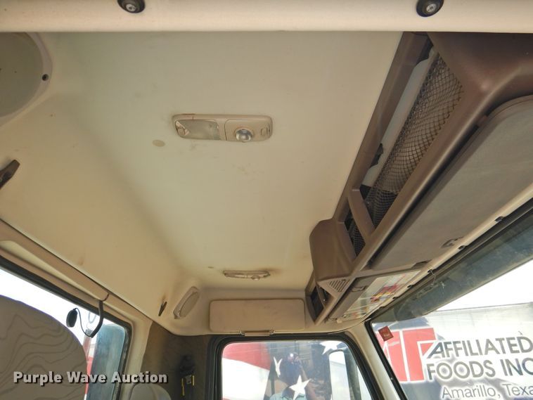 image for item DG1429 2013 Volvo VNL  semi truck