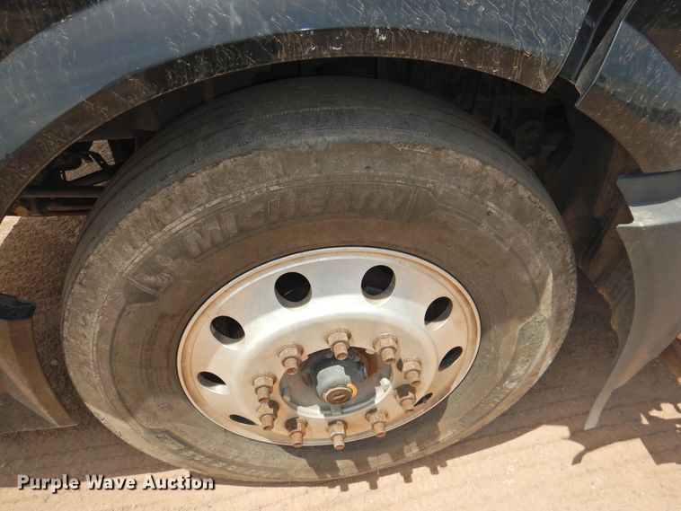 image for item DG1429 2013 Volvo VNL  semi truck