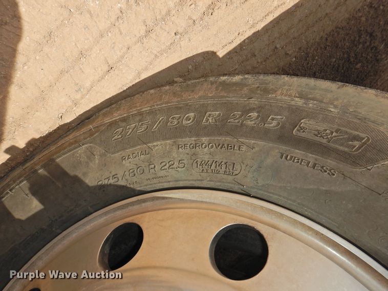 image for item DG1429 2013 Volvo VNL  semi truck