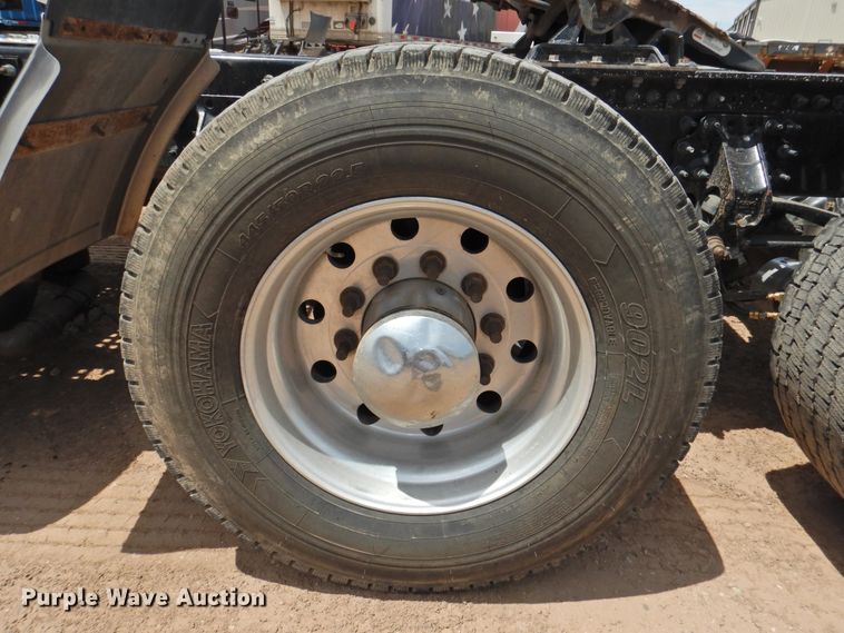 image for item DG1429 2013 Volvo VNL  semi truck