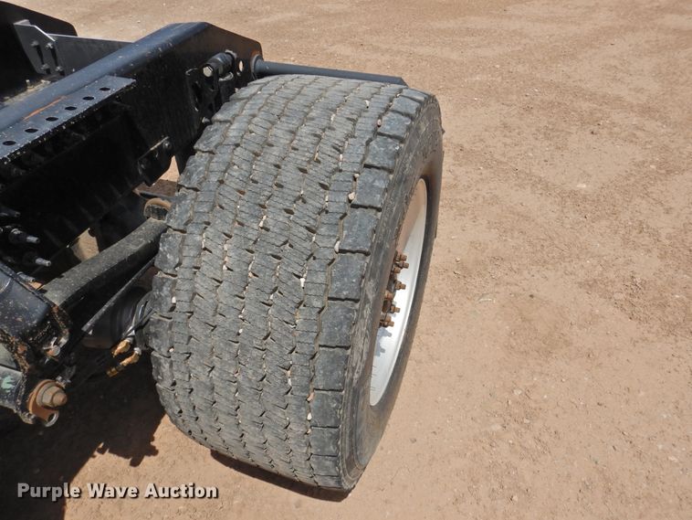 image for item DG1429 2013 Volvo VNL  semi truck