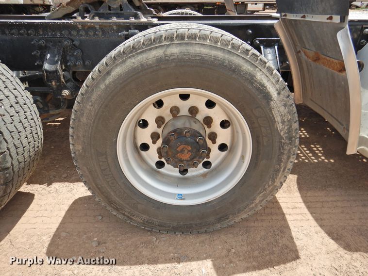 image for item DG1429 2013 Volvo VNL  semi truck