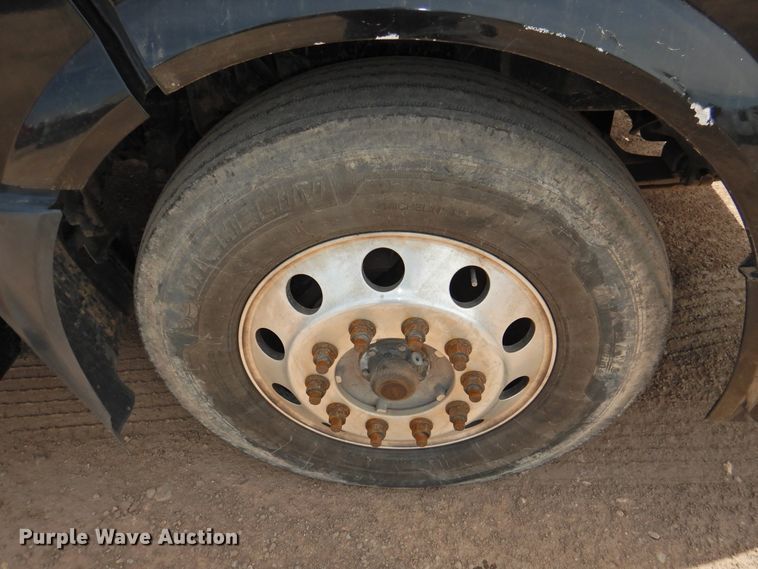 image for item DG1429 2013 Volvo VNL  semi truck