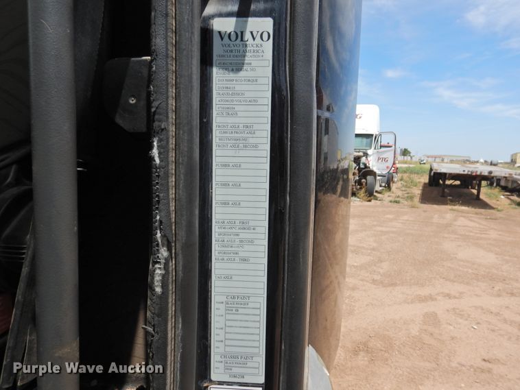 image for item DG1429 2013 Volvo VNL  semi truck