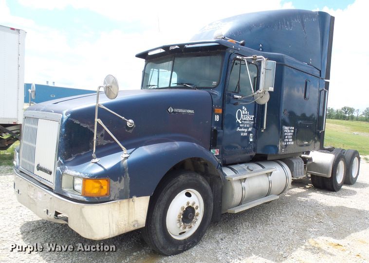 image for item DG1975 1995 International 9400  semi truck