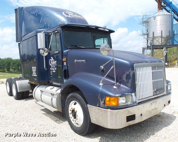image for item DG1975 1995 International 9400  semi truck
