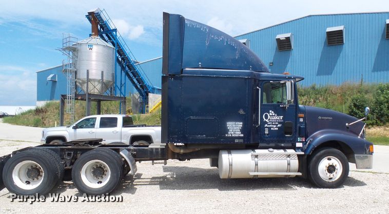 image for item DG1975 1995 International 9400  semi truck
