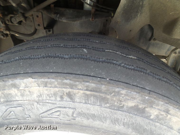 image for item DG1975 1995 International 9400  semi truck