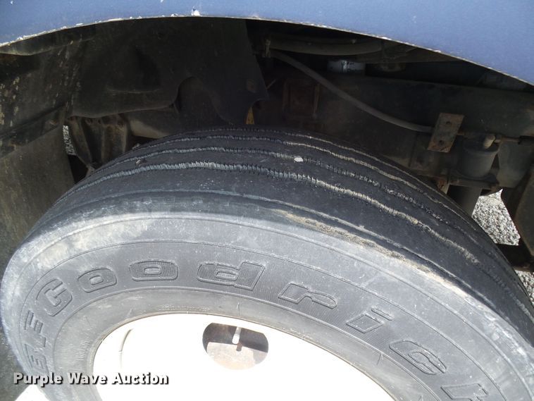 image for item DG1975 1995 International 9400  semi truck