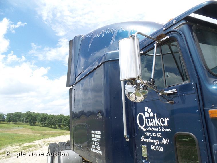 image for item DG1975 1995 International 9400  semi truck