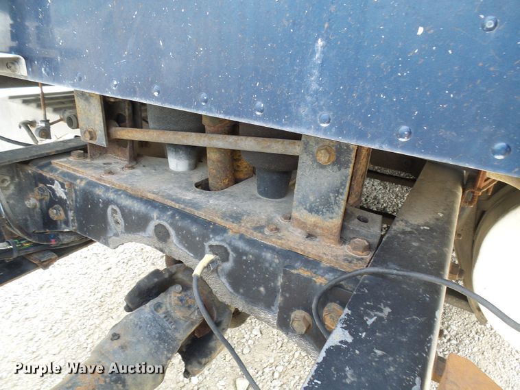 image for item DG1975 1995 International 9400  semi truck