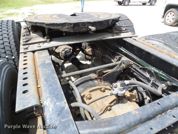 image for item DG1975 1995 International 9400  semi truck