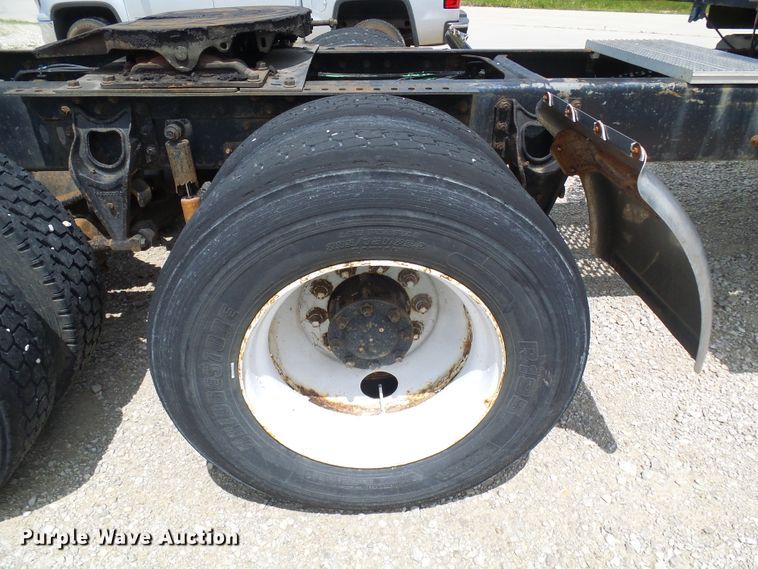 image for item DG1975 1995 International 9400  semi truck