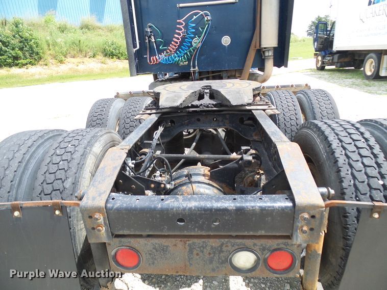 image for item DG1975 1995 International 9400  semi truck