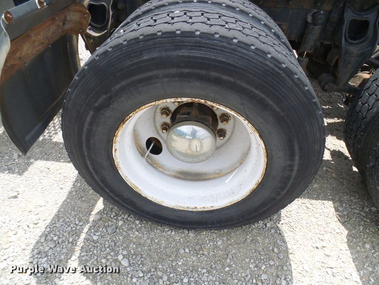 image for item DG1975 1995 International 9400  semi truck