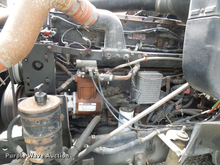 image for item DG1975 1995 International 9400  semi truck