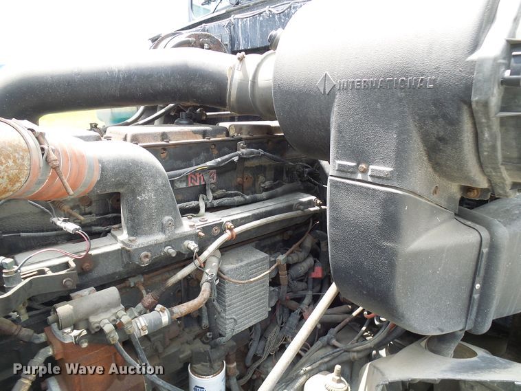 image for item DG1975 1995 International 9400  semi truck