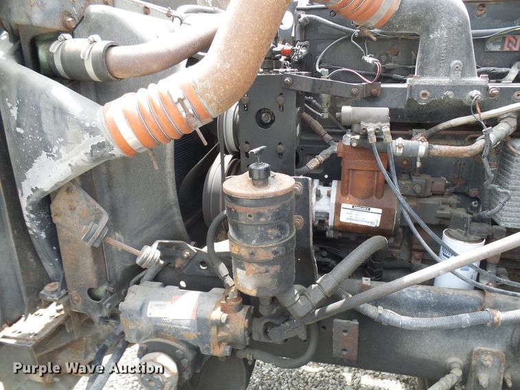 image for item DG1975 1995 International 9400  semi truck