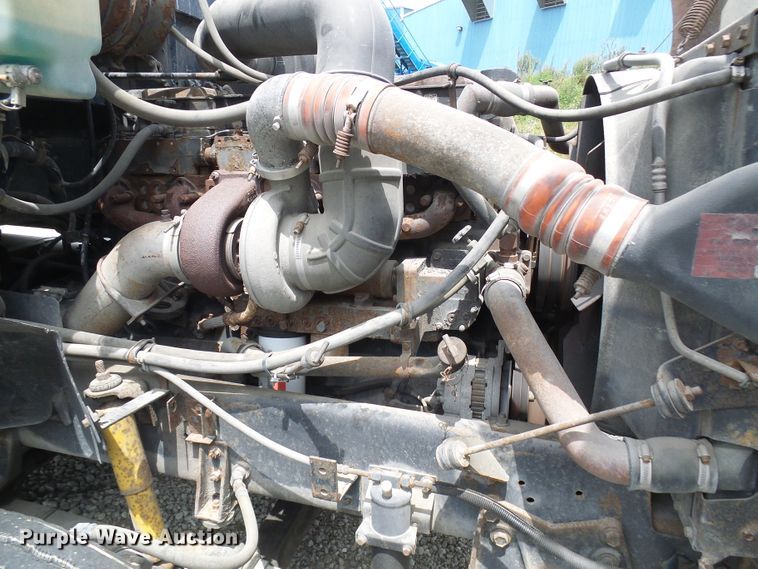 image for item DG1975 1995 International 9400  semi truck