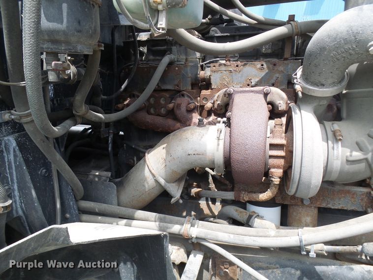 image for item DG1975 1995 International 9400  semi truck