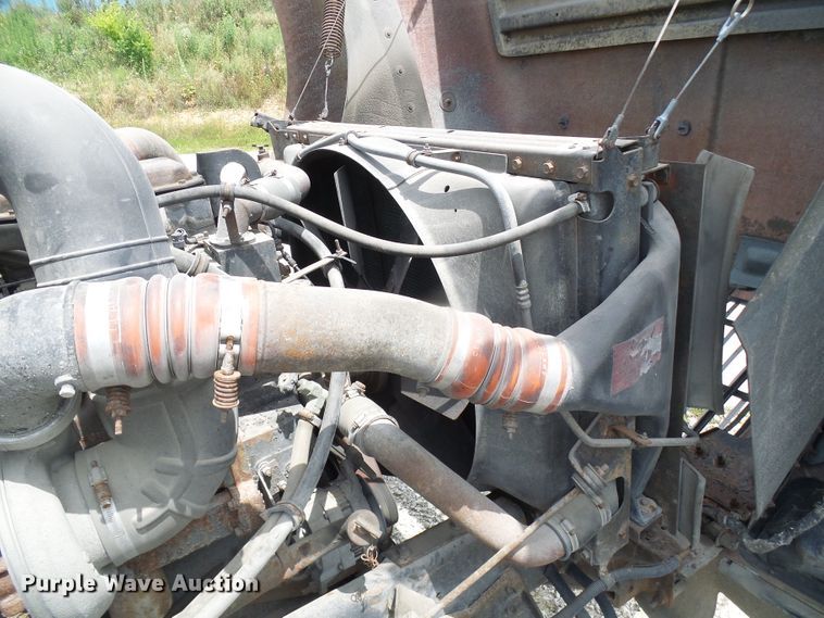 image for item DG1975 1995 International 9400  semi truck