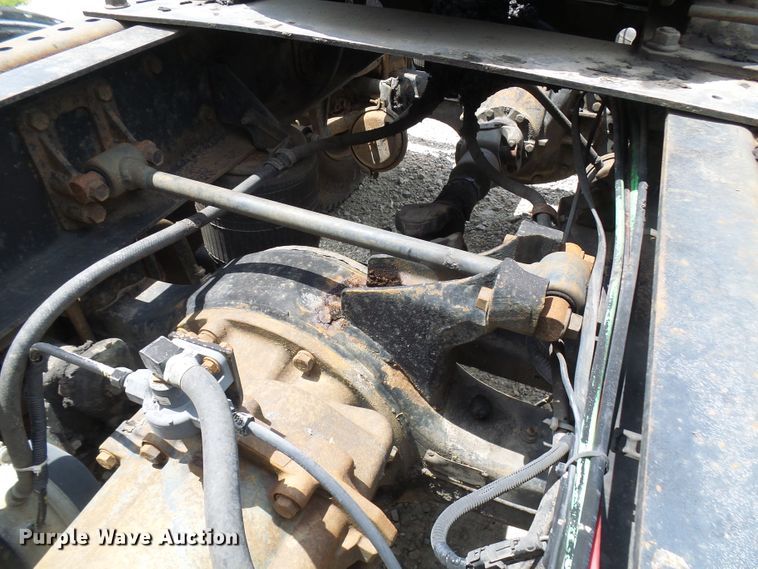 image for item DG1975 1995 International 9400  semi truck