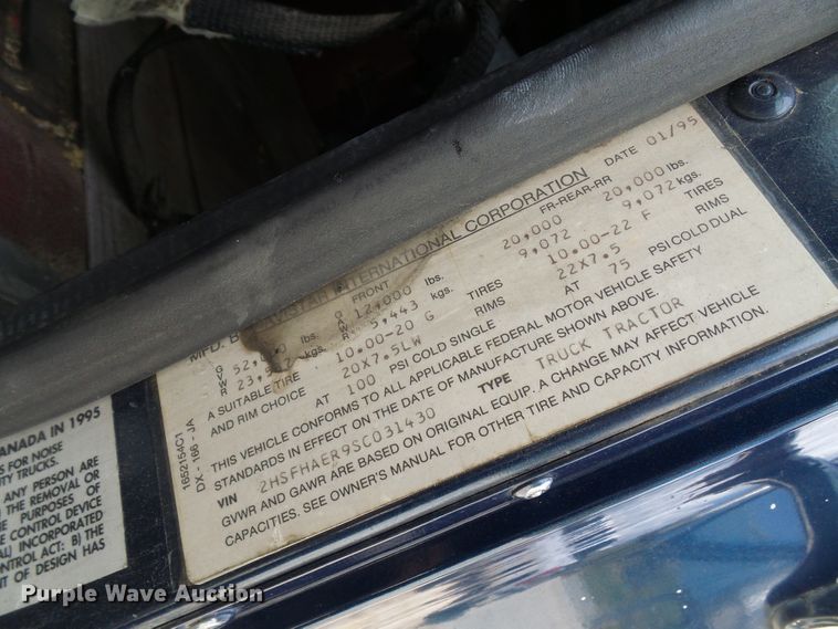 image for item DG1975 1995 International 9400  semi truck