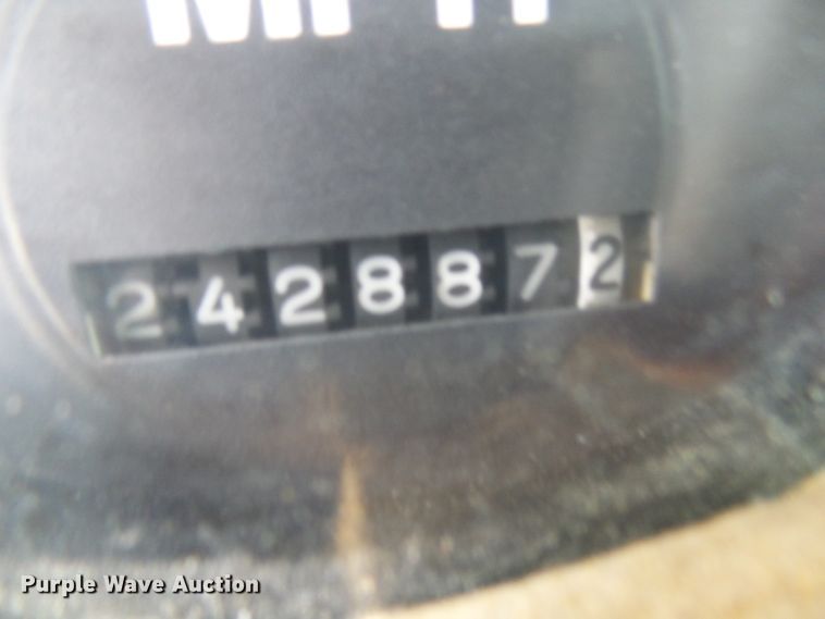 image for item DG1975 1995 International 9400  semi truck