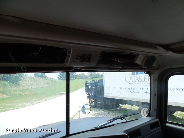 image for item DG1975 1995 International 9400  semi truck