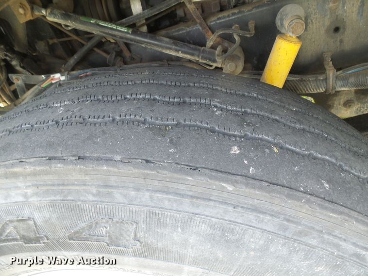 image for item DG1976 1993 International 9600  semi truck