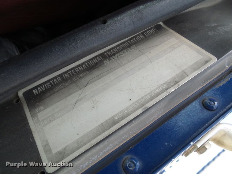 image for item DG1976 1993 International 9600  semi truck