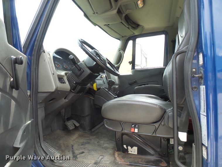 image for item DG1977 2008 International WorkStar 7300  box truck