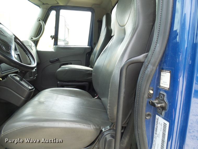 image for item DG1977 2008 International WorkStar 7300  box truck