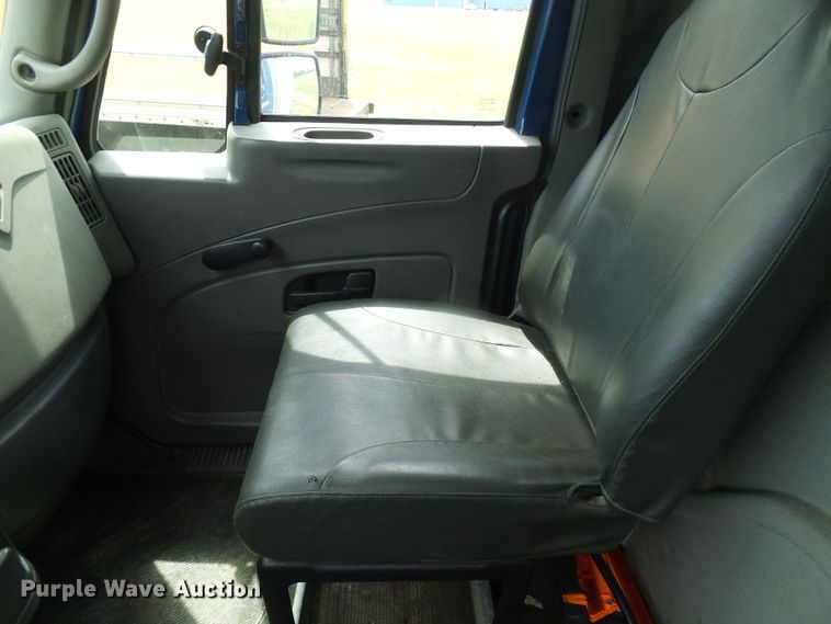 image for item DG1977 2008 International WorkStar 7300  box truck